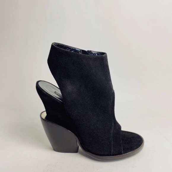 THEYSKENS THEORY Suede Wedge Ankle Boot Black - Picture 1 of 12